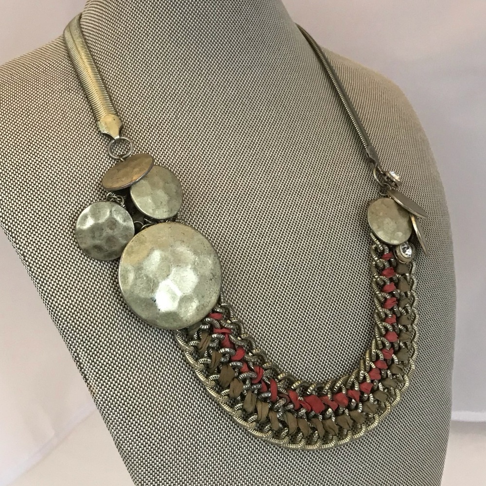 Gold chain with ribbon and rhinestone detail